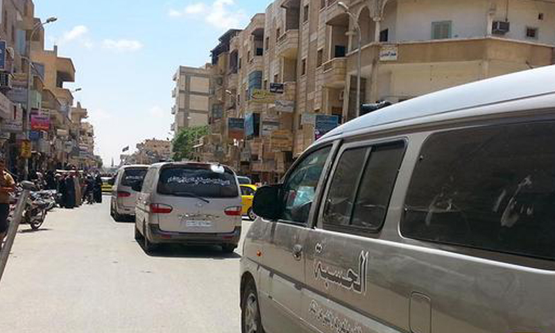 أرشيفية- دورية لشرطة "الحسبة" التابعة لتنظيم "الدولة" في شوارع مدينة الرقة (تويتر)