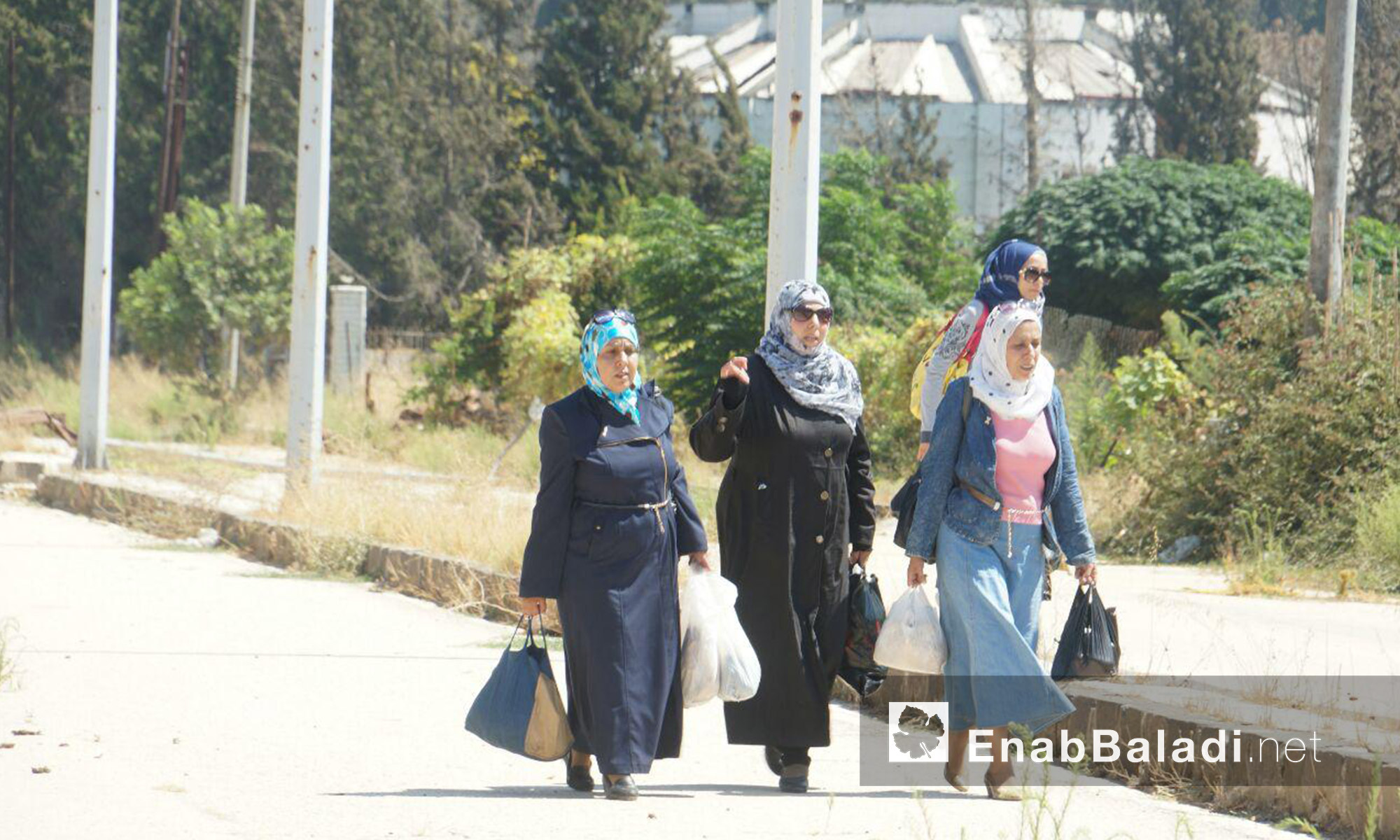 أربع نساء يدخلن حي الوعر بحمص - الثلاثاء 6 أيلول (عنب بلدي)