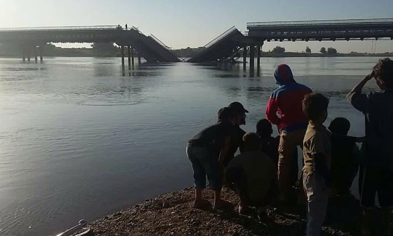 غارات لطيران التحالف تدمر جسر العشارة في ريف دير الزور- الأربعاء 28 أيلول (تويتر)