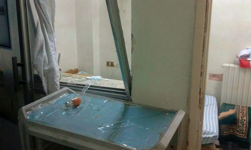 الدمار في مشفى التخصصي بإدلب - 30 آب - (فيس بوك)