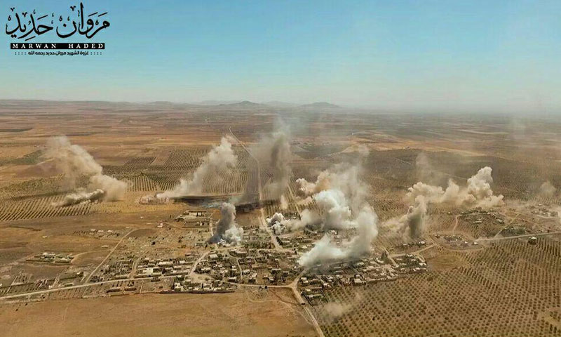 صورة جوية لبلدة معان بالتزامن مع التمهيد المدفعي والصاروخي عليها- السبت 24 أيلول (جند الأقصى)