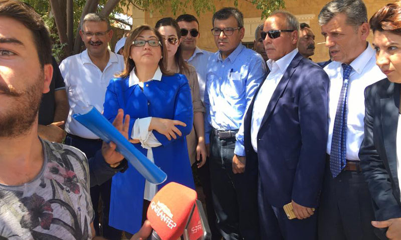 رئيسة بلدية غازي عنتاب فاطمة شاهين في مدينة جرابلس- الخميس 8 أيلول (فيس بوك)
