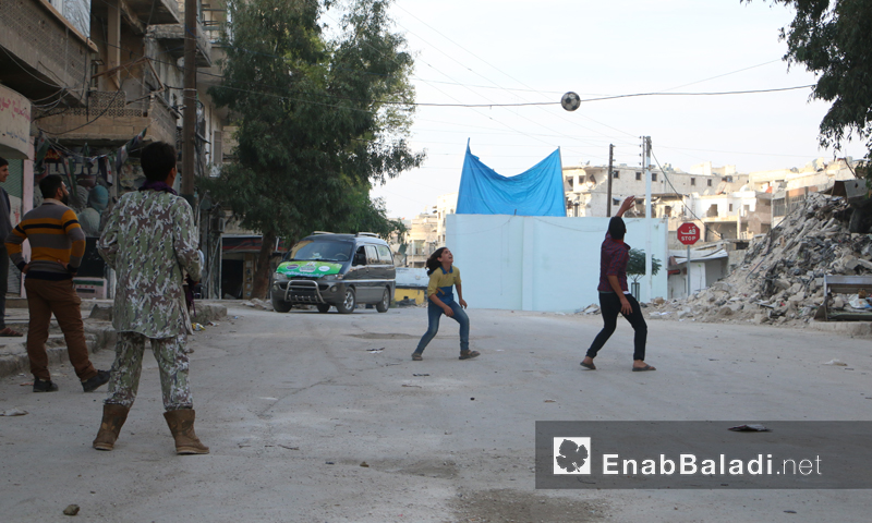 أطفال يلعبون في حي صلاح الدين بمدينة حلب (أرشيف عنب بلدي)