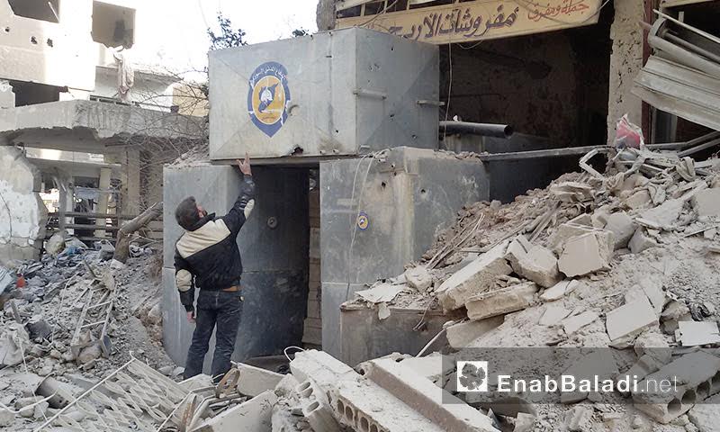 مقر الدفاع المدني بعد استهدافه بالبراميل في داريا - 31 كانون الثاني 2016