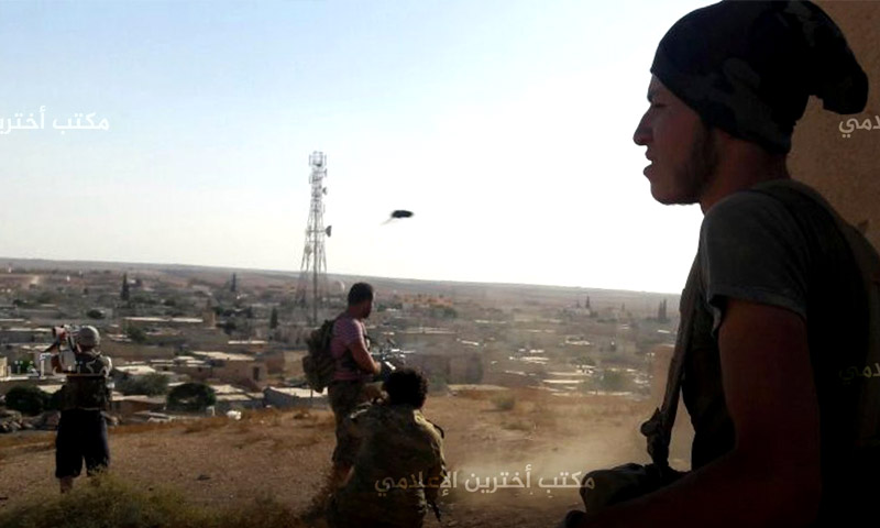 مقاتلو "الجيش الحر" في بلدة أخترين شمال حلب (مركز أخترين الإعلامي)