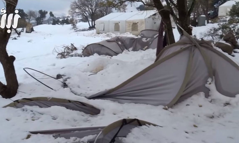 هدم الخيم في مخيم البريقة في القنيطرة بسبب الثلوج في كانون الثاني 2016 (وكالة نبأ)