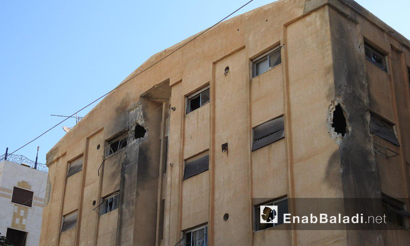 أضرار في أحد مباني بلدة قدسيا- الأربعاء 28 أيلول (عنب بلدي)
