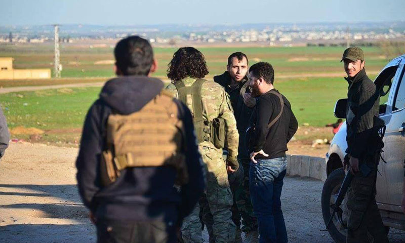مقاتلو "الجيش الحر" في قرية غزل بريف حلب الشمالي- الاثنين 10 تشرين الأول (فيس بوك)