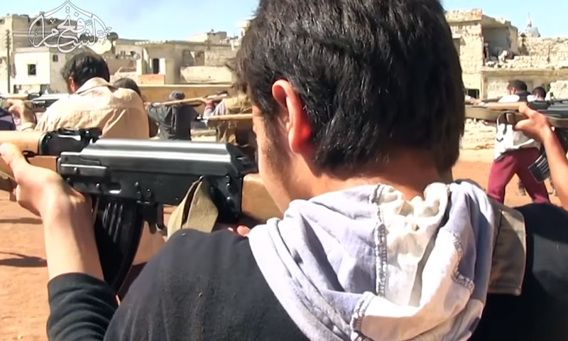 عناصر من "فتح الشام" في إحدى المعسكرات التدريبية (يوتيوب)