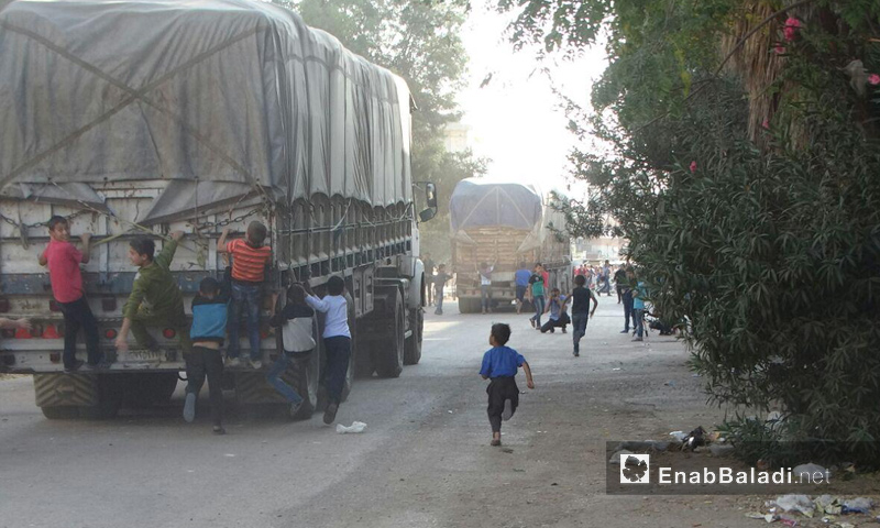 دخول قافلة مساعدات إلى حي الوعر- الأربعاء 26 تشرين الأول (عنب بلدي)
