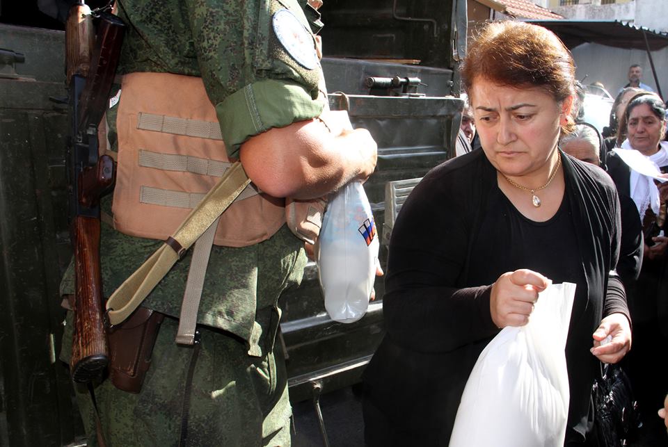 توزيع مساعدات على عوائل قتلى الأسد في طرطوس- الاثنين 14 تشرين الثاني (سانا)