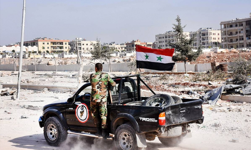 مقاتلون في قوات الأسد في منيان بجوار ضاحية الأسد في حلب - 11 تشرين الثاني 2016 (AFP)