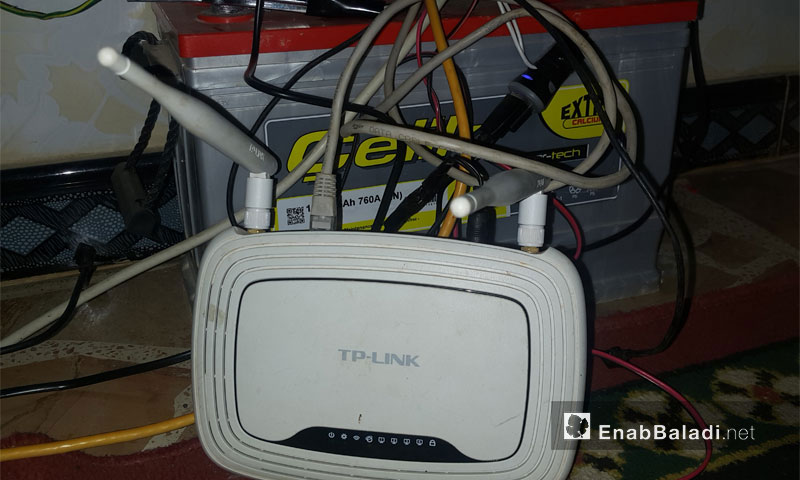 تجهيزات إنترنت داخل أحد المنازل في إدلب - تشرين الثاني 2016 (عنب بلدي)