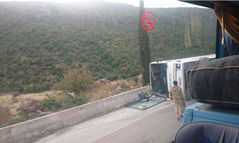 صورة من الحادث المروري على طريق قلعة المضيق - 29 تشرين الثاني (حسابات شخصية في فيس بوك)