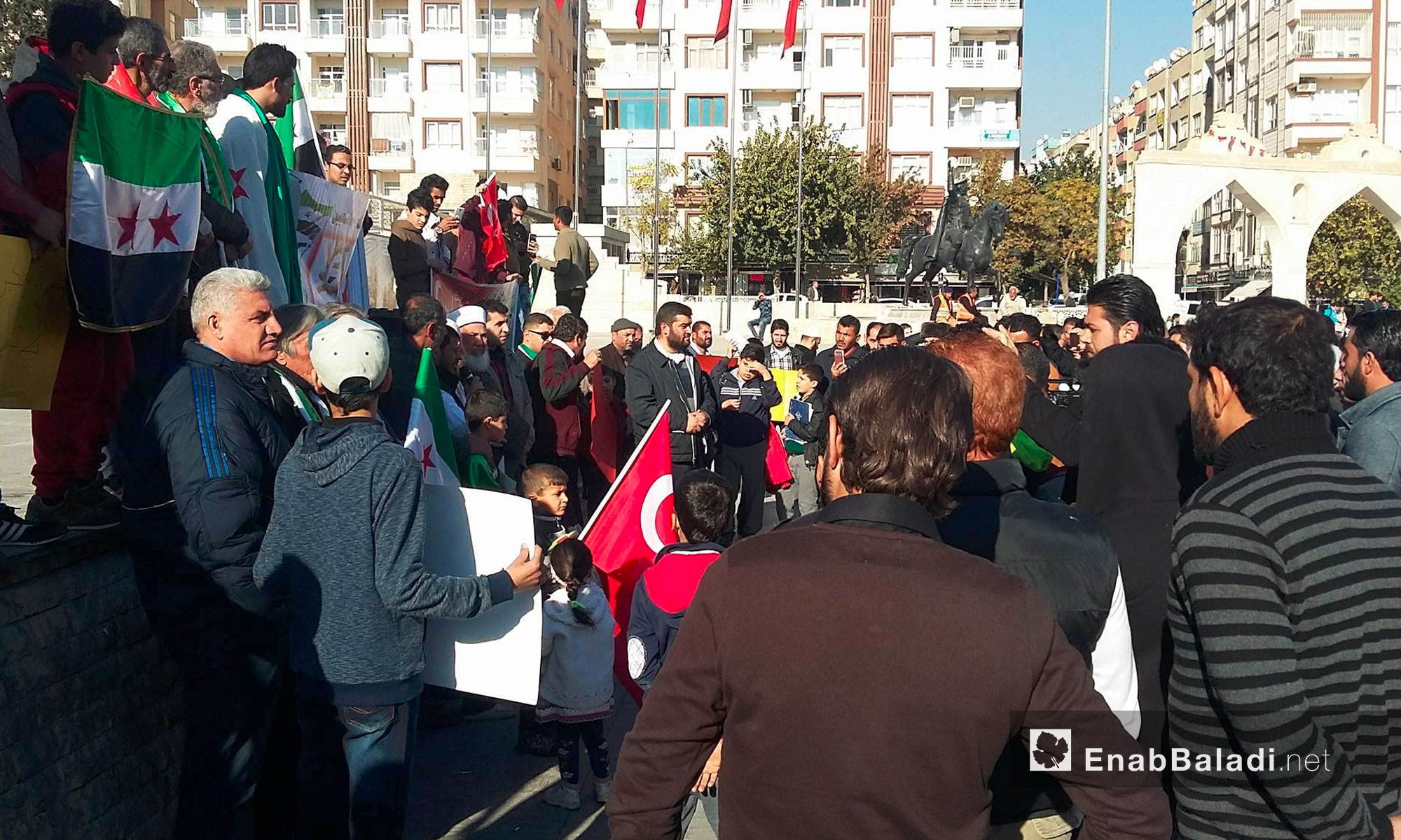 سوريون يتضامنون مع حلب من مدينة أورفة التركية - 25 تشرين الثاني 2016 (عنب بلدي)
