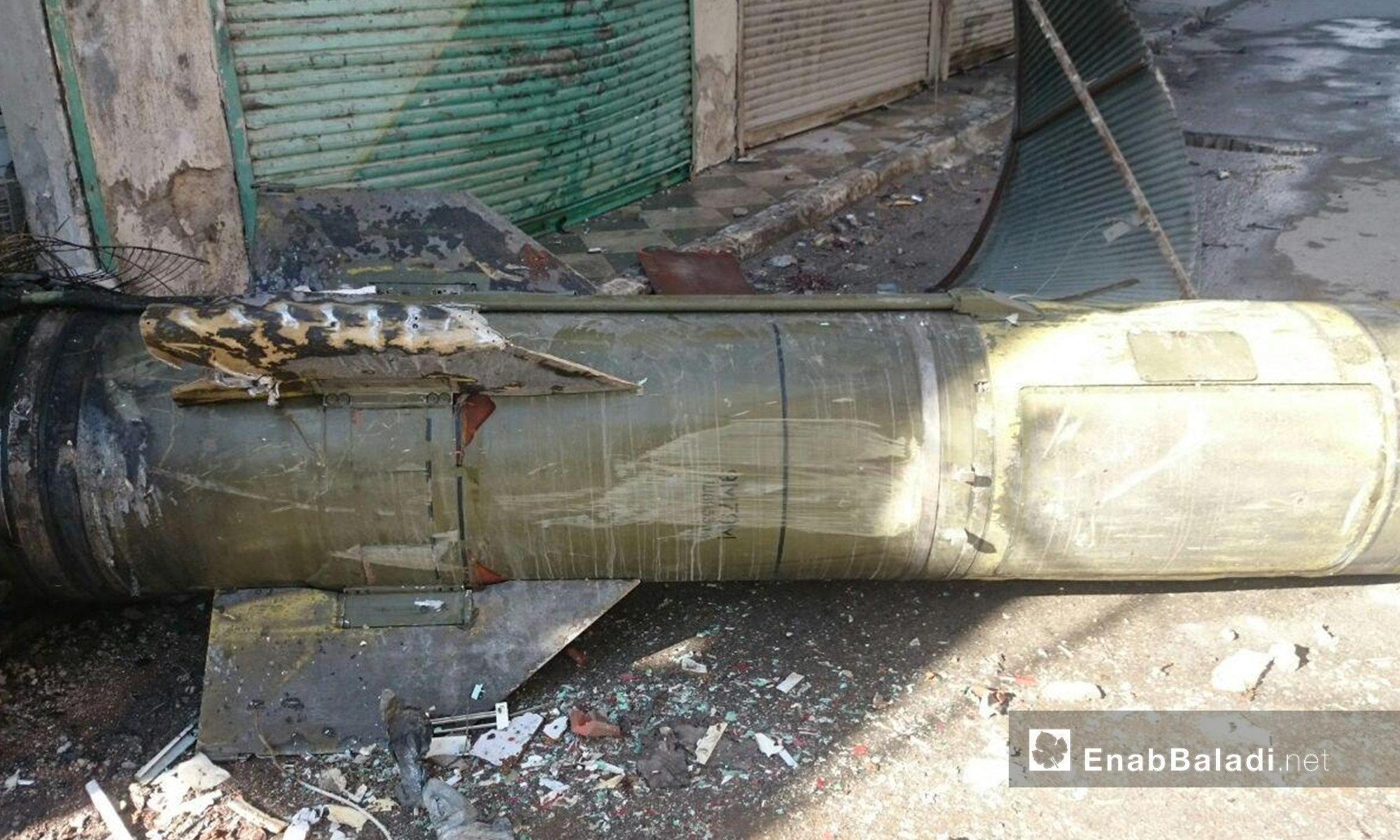 صاروخ ضخم لم ينفجر في حلب المحاصرة 24-تشرين الثاني-(عنب بلدي)