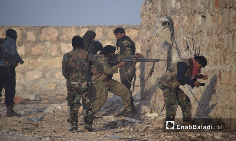 مقاتلون من جيش الفتح على إحدى الجبهات في مدينة حلب - تشرين الثاني 2016 (عنب بلدي)