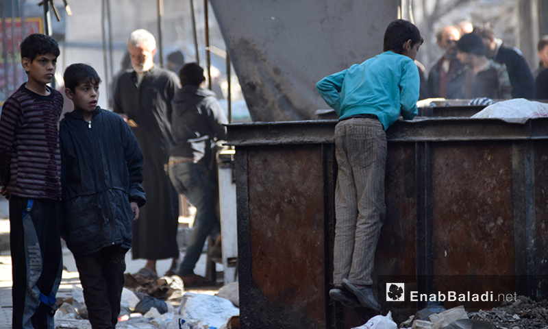 أطفال في حي الشعار بمدينة حلب- الاثنين 21 تشرين الثاني (عنب بلدي)