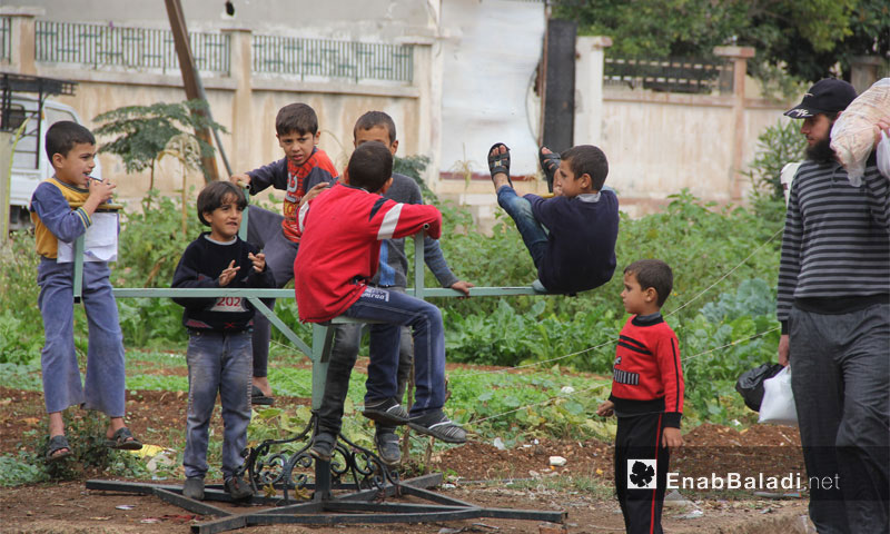 أطفال في حي الوعر بمدينة حمص (عنب بلدي)
