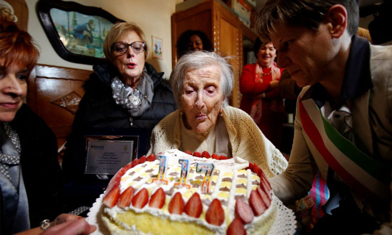 المعمرة إيما مورانو تحتفل بعيد ميلادها الـ 117 - الثلاثاء 29 تشرين الثاني - (انترنت)