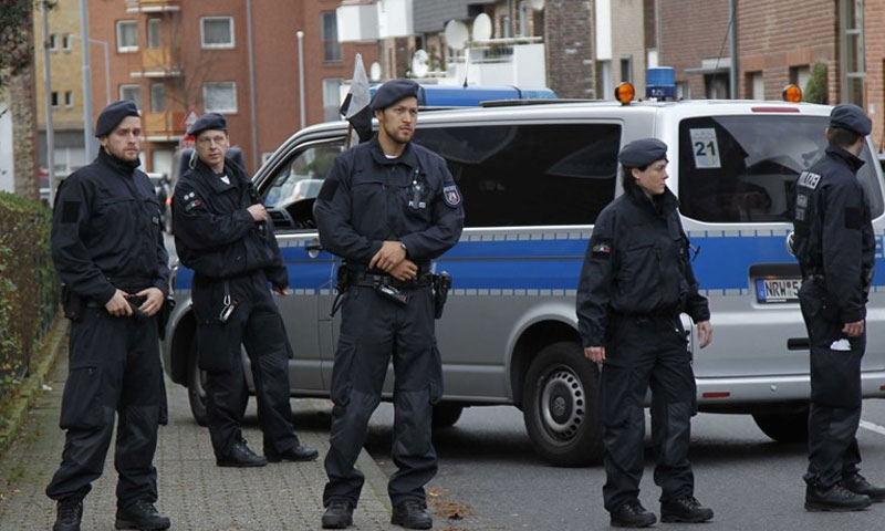 رجال من الشرطة الألمانية (إنترنت)