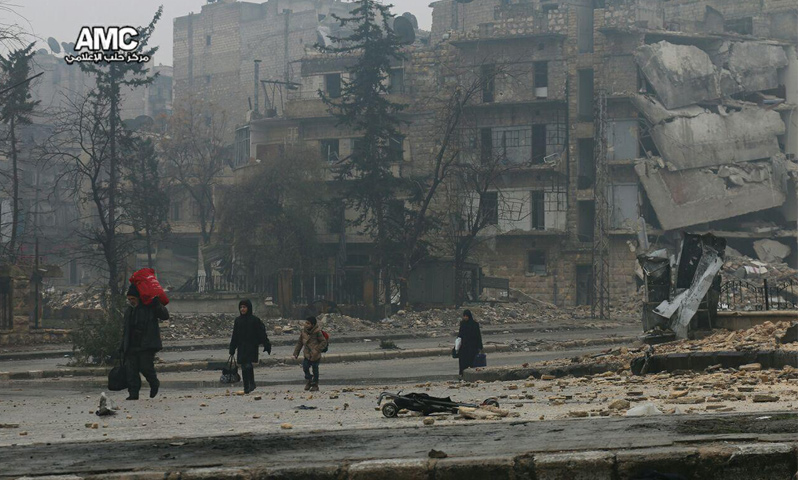 نزوح الأهالي داخل حلب المحاصرة_13 كانون الاول_(مركز حلب الإعلامي)