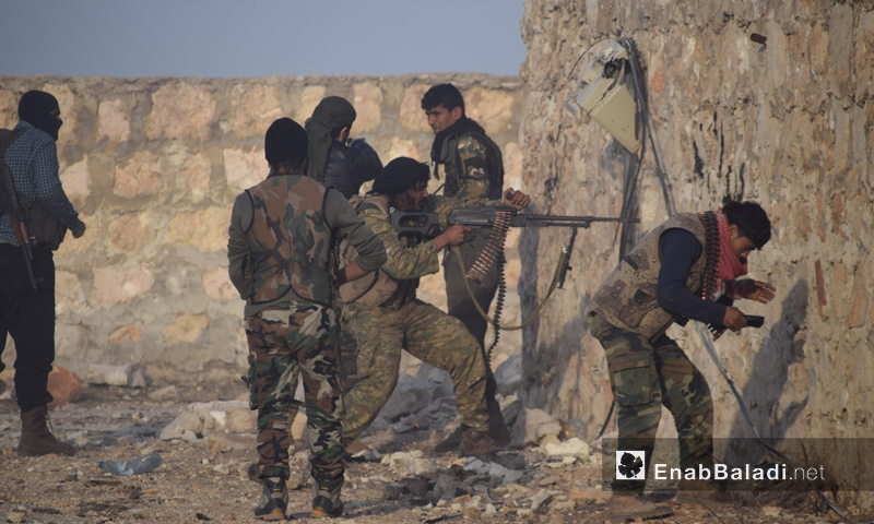 عناصر من قوات المعارضة في حي العويجة بحلب_13 تشرين الثاني_(عنب بلدي)