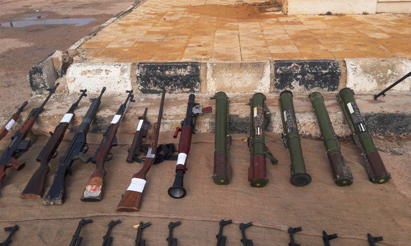 أسلحة سُلّمت للنظام في بلدة الصنمين بدرعا - 25 كانون الأول 2016 (سانا)