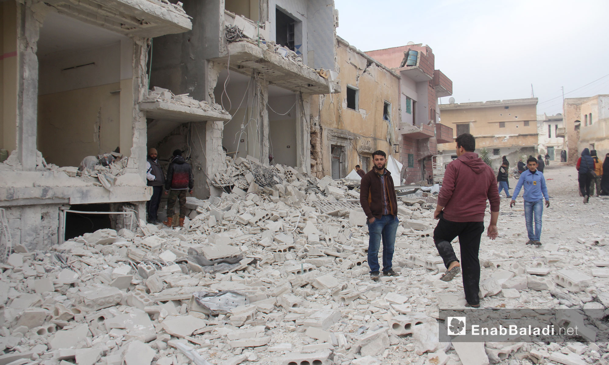 آثار قصف الطيران الروسي على بيوت المدنيين في بنش بإدلب - 5 كانون الأول 2016 (عنب بلدي)