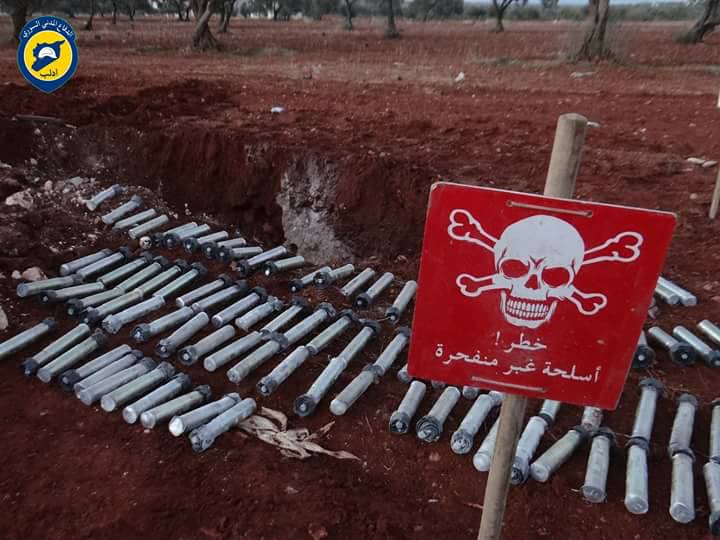 محتوى الصاروخ من الذخيرة المتفجرة في معردسة بريف إدلب - 4 كانون الأول 2016 (الدفاع المدني)