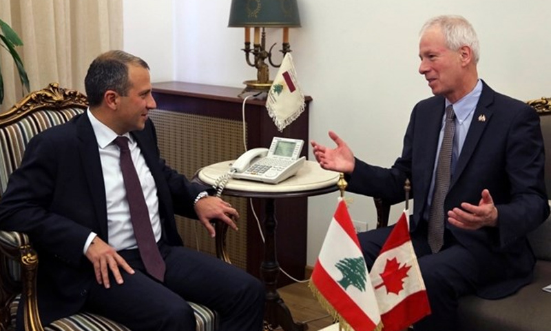 وزير الخارجية اللبناني جبران باسيل مع نظيره الكندي ستيفان ديون - الاثنين 5 كانون الأول (وكالات)