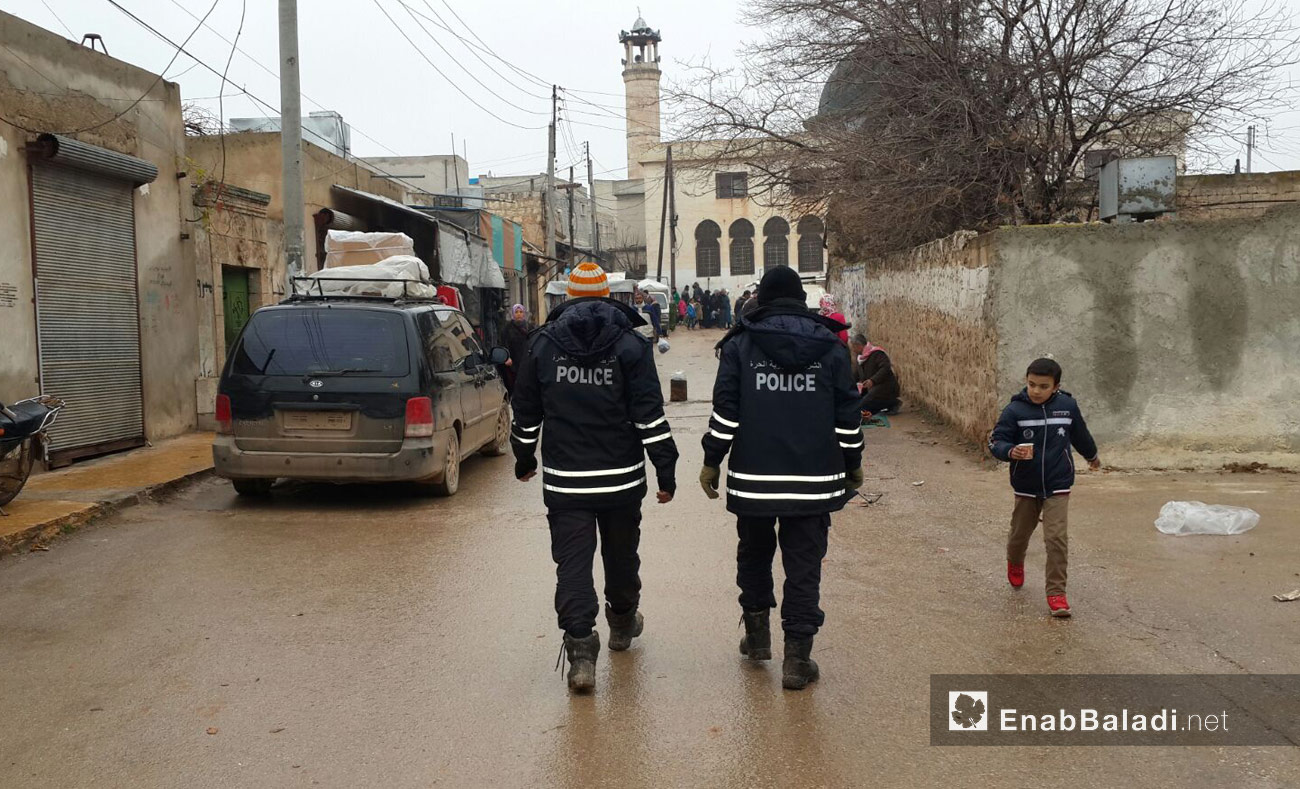 رجال الشرطة الحرة في ريف حلب الشمالي (عنب بلدي)