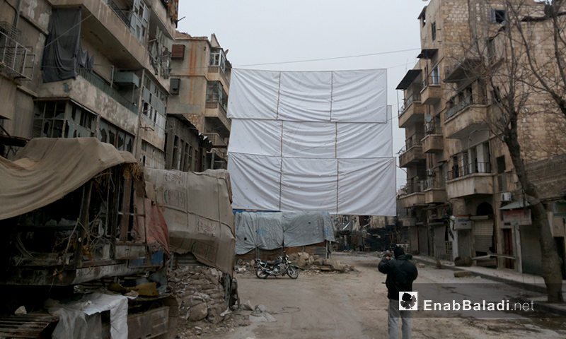 ستائر وشوادر حماية المدنيين في حي بستان القصر - شباط 2016 (عنب بلدي)