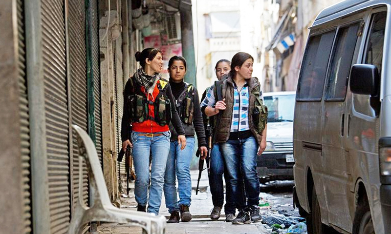 تعبيرية: مقاتلات كرديات في حي الشيخ مقصود (إنترنت)
