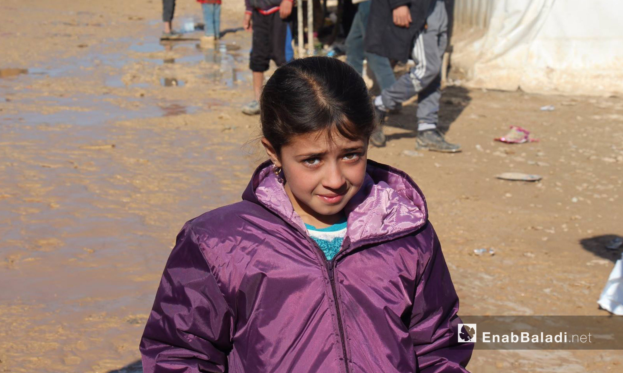 طفلة عراقية لاجئة في مركز استقبال مؤقت في إعزار بريف حلب الشمالي - كانون الأول 2016 (عنب بلدي)