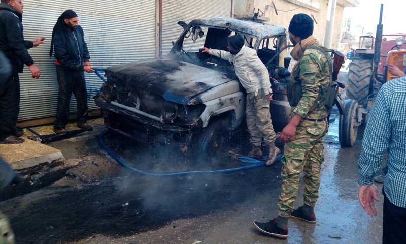 صورة للسيارة التي انفجرت داخلها القنبلة في جرابلس - 6 كانون الأول 2016 (تويتر)