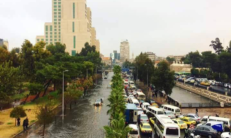 السيول في شوارع مدينة دمشق_1 كانون الأول_(دمشق الأن)