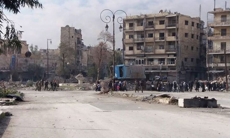 إجلاء المدنيين قسرًا من حي باب الحديد في مدينة حلب- الأربعاء 7 كانون الأول (فيس بوك)