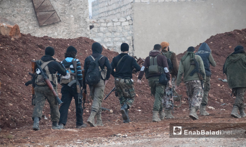 عناصر من قوات المعارضة في حي العويجة بحلب - تشرين الثاني 2016 (عنب بلدي)