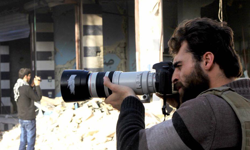 الإعلامي والمصور خالد العيسى الذي قتل في مدينة حلب إثر عبوة ناسفة في منزله_(انترنت)