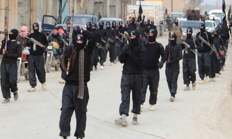مقاتلين من تنظيم الدولة في مدينة دير الزور_(انترنت)
