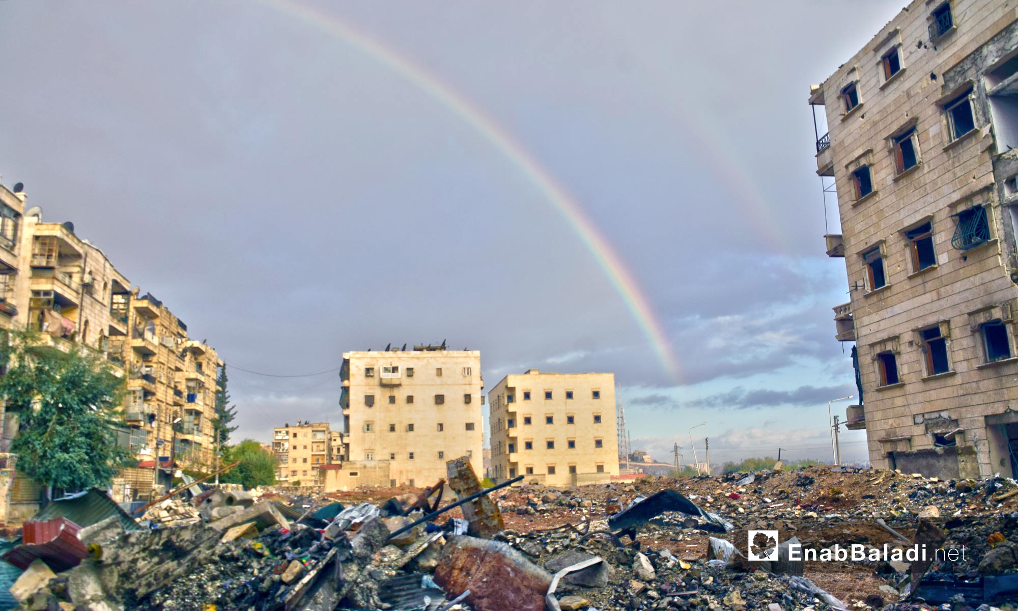 قوس قزح في سماء حلب المحاصرة - 3 كانون الأول 2016 (عنب بلدي)