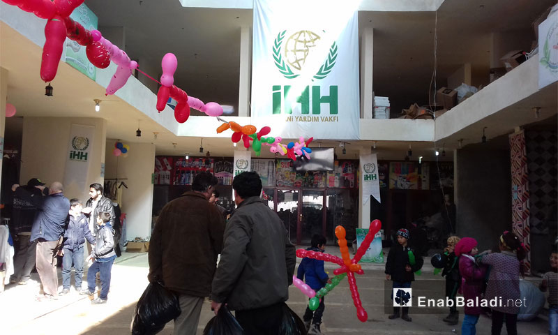 السوق الخيري في بلدة الدانا في ريف إدلب - 19 كانون الثاني 2017 (عنب بلدي)