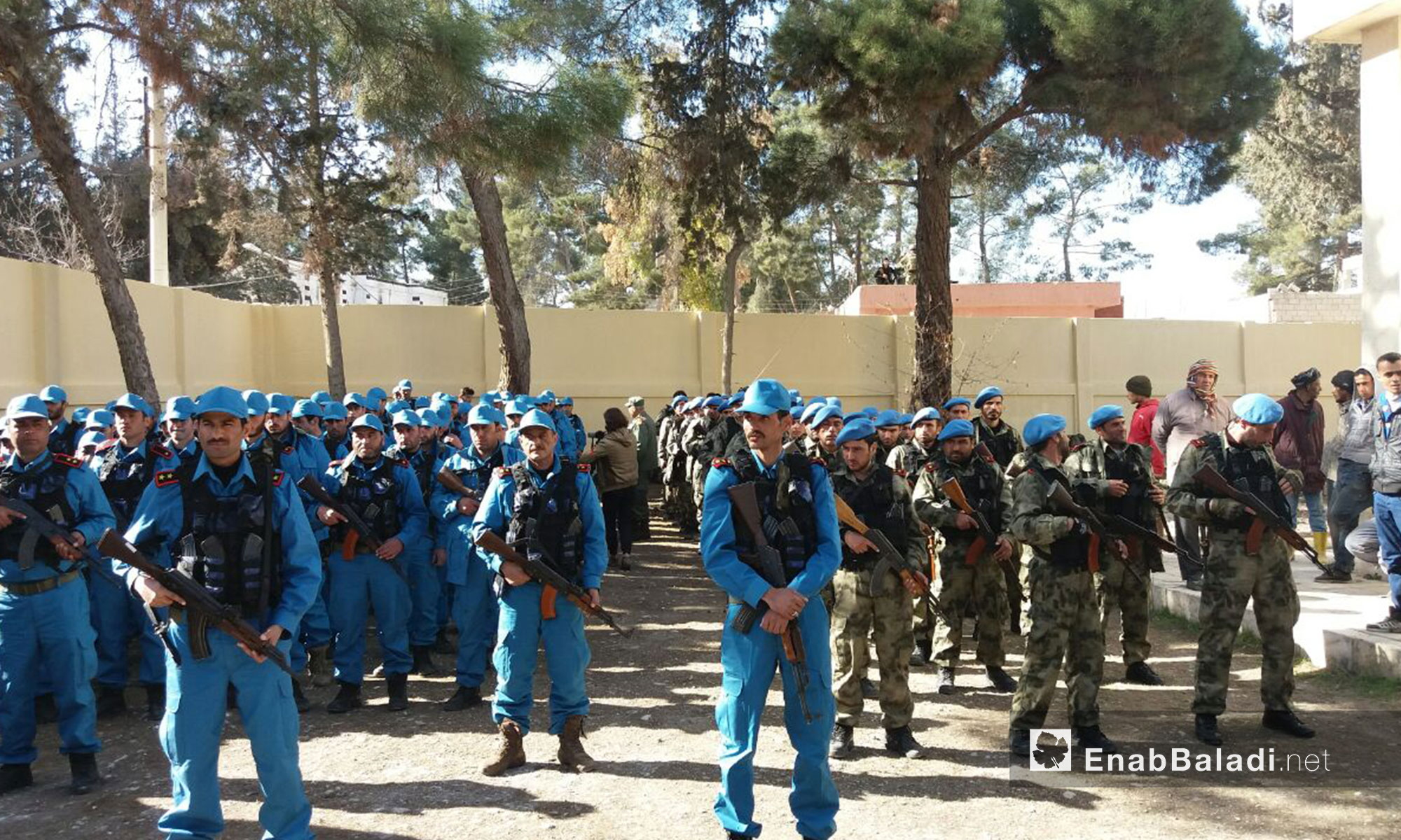 تخريج أول دفعة من الشرطة الحرة في مناطق استعادتها عملبات درع الفرات - 24 كانون الثاني 2017 (عنب بلدي)