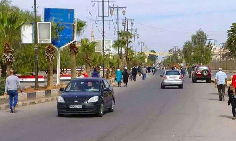 الصورة أحد الشوارع الرئيسية في درعا المحطة يكاد يخلو من الشباب (إنترنت