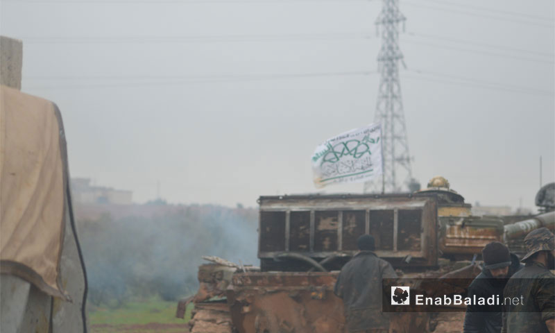 مقاتلون من حركة أحرار الشام خلال التجهيز لمعركة وادي الضيف في ريف إدلب - 2014 (أرشيف عنب بلدي)
