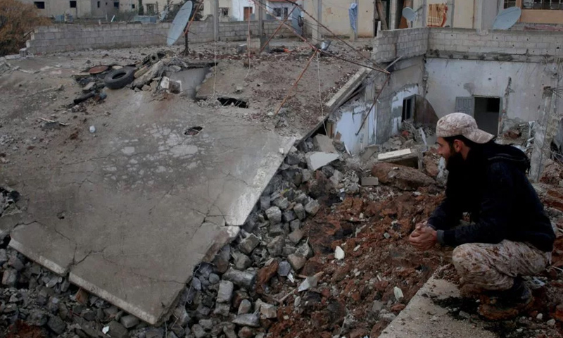 آثار قصف الطيران الحربي على مدينة درعا_17 شباط_(AFP)