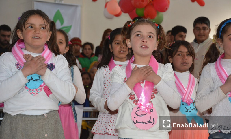 أطفال يحتفلون بتكريم الطلاب والتلاميذ في مدارس "عطاء" في ريف إدلب - 18 شباط 2017 (عنب بلدي)