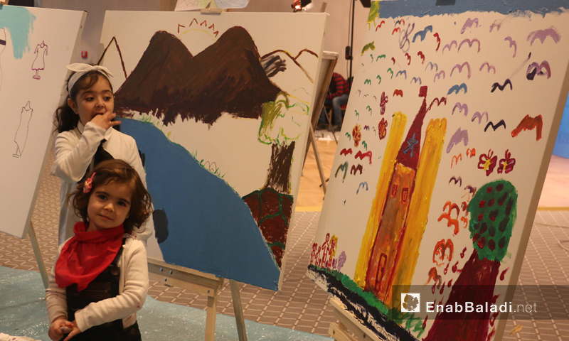 رسومات لأطفال سوريين خلال المؤتمر الدولي لتعليم السوريين في اسطنبول التركية - 19 شباط 2017 (عنب بلدي)