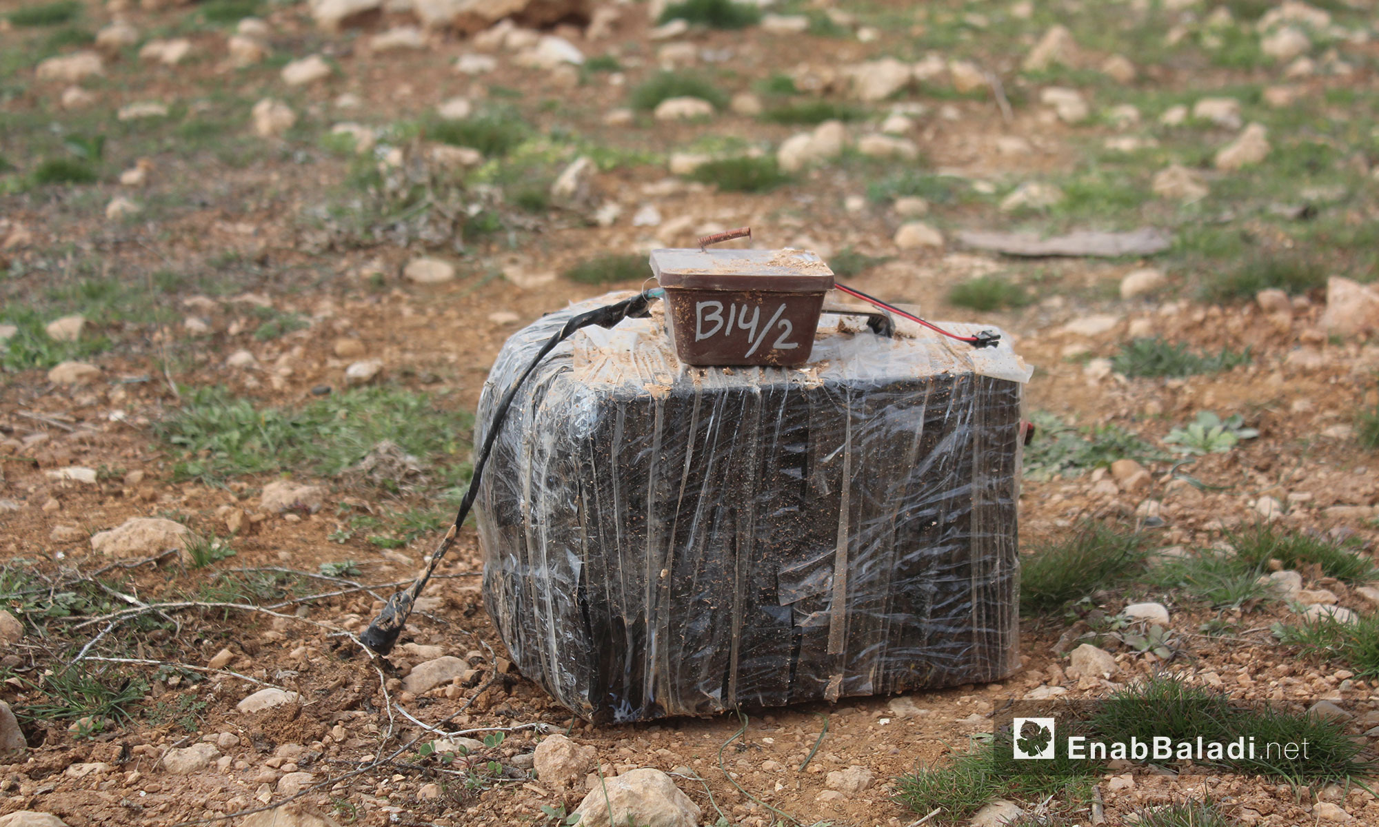 أحد الألغام التي زرعها مقاتلو "تنظيم الدولة" في محيط الباب - 12 شباط 2017 (عنب بلدي)